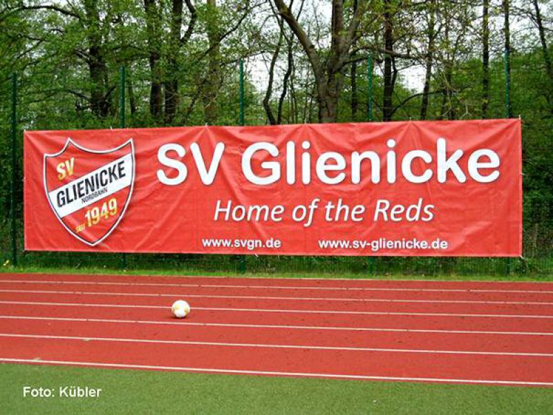 FU_20130620_Stadionsitze und SV-Banner für den Sportplatz Bieselheide_BannerSV