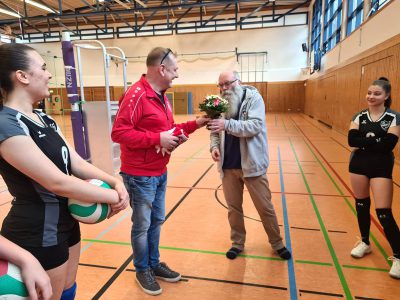 VO_20231202_Volleyballerinnen im Höhenflug_Heimspiel 20231125